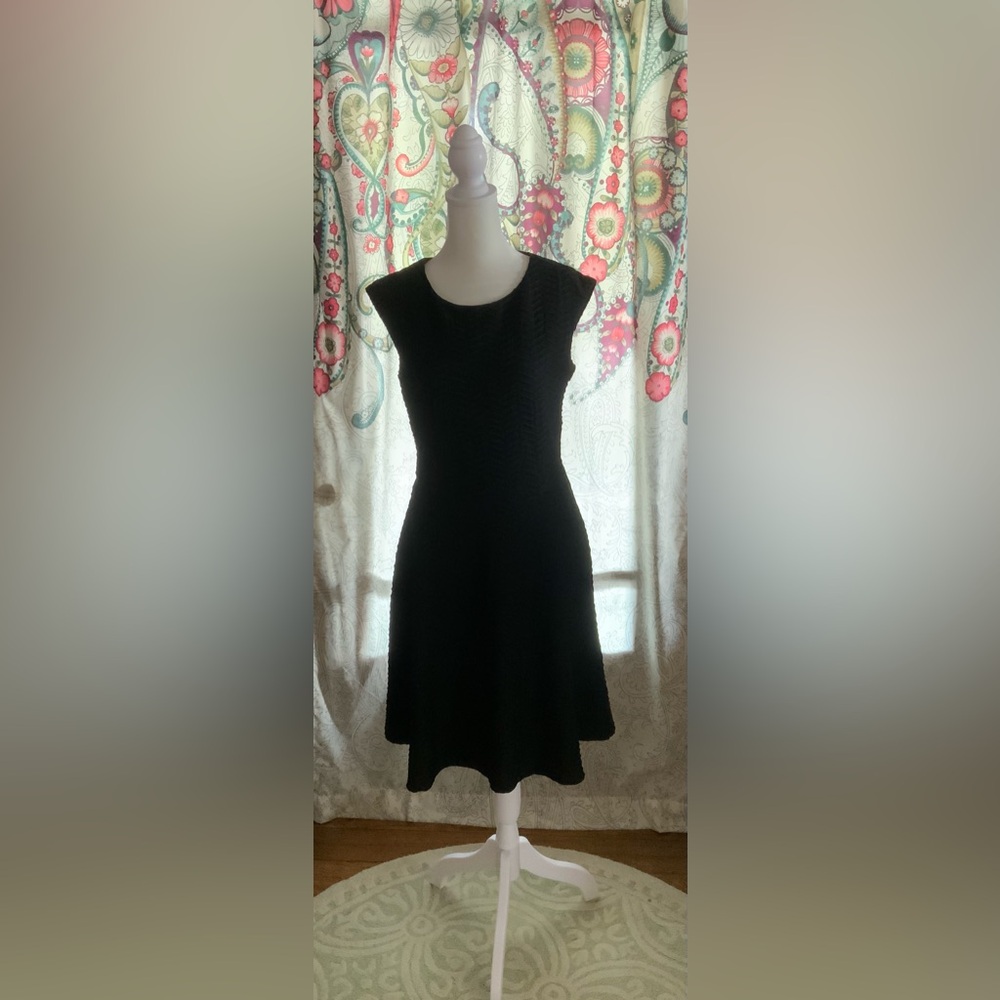 Chetta B Classic Black Ribbed Knee Length Dress Size 6